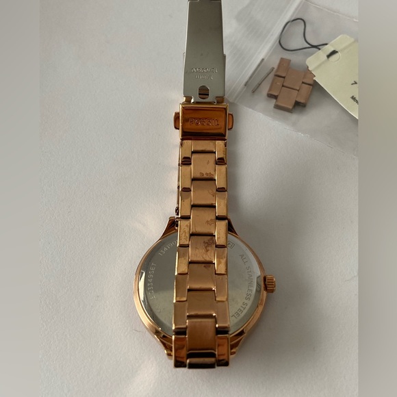FOSSIL Rose Gold Women’s watch w/ Original tags and 2 extra links - Picture 7 of 7